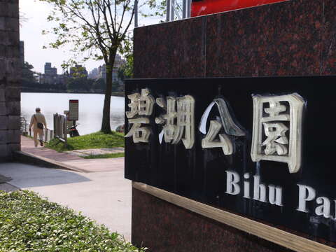 做功课、亲子游  暑假作业好好玩