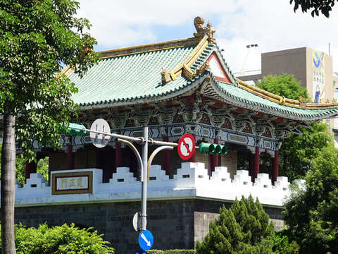 Huayin Street, Leather Goods Specialist Street
