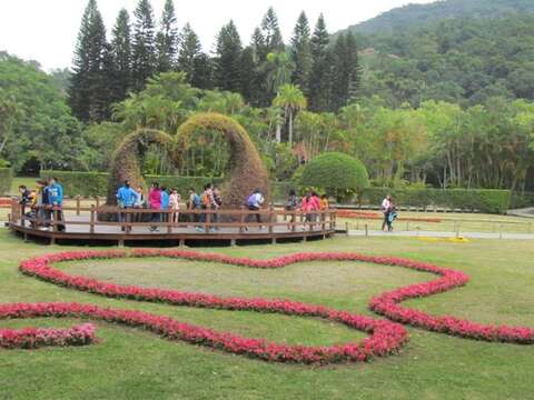 2-day family light travel at Shilin