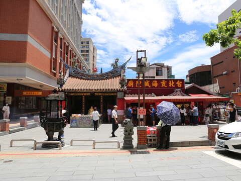 Fashion – A Tree-Shaded Walk along Taipei Lanes and Alleys